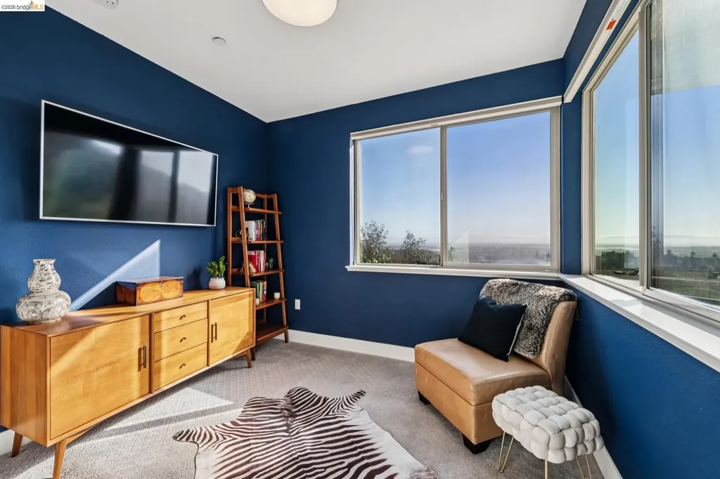 6739 Skyview Drive Oakland CA 94605