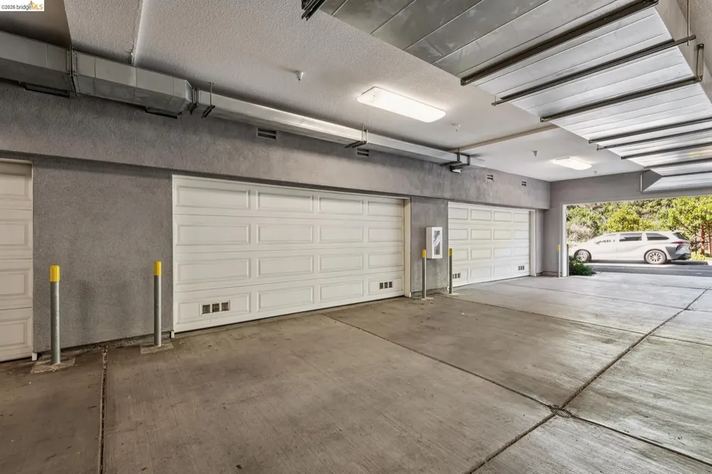 6739 Skyview Drive Oakland CA 94605