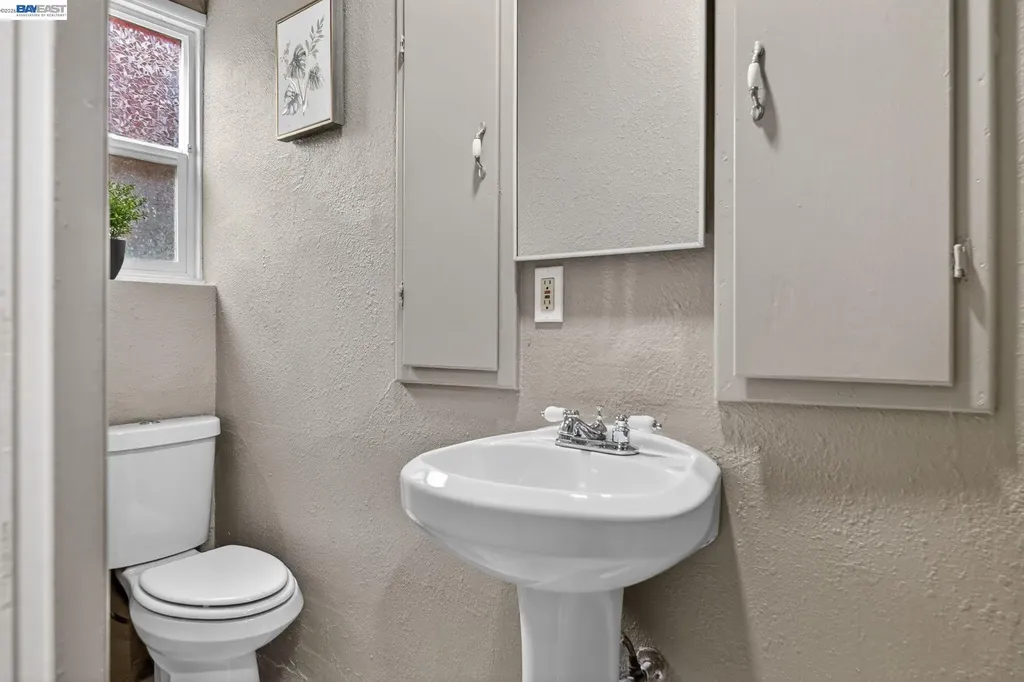 24657 Leona Drive Hayward CA 94542