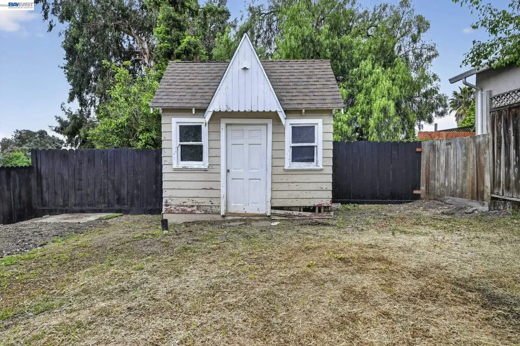 24657 Leona Drive Hayward CA 94542