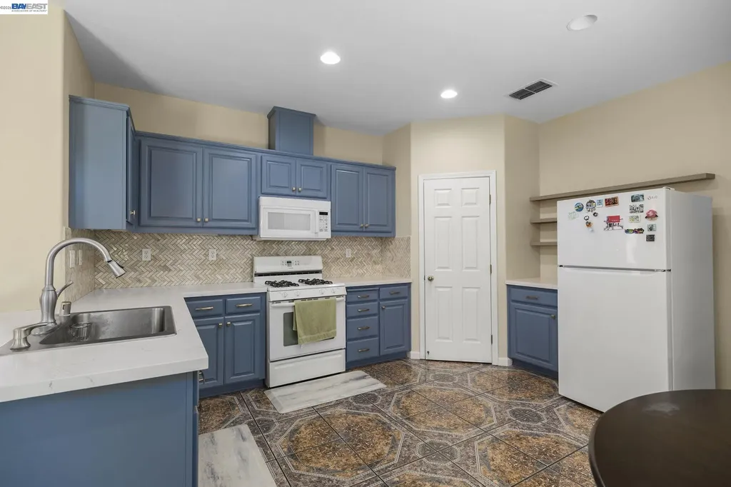 687 Rockspray Circle Pittsburg CA 94565