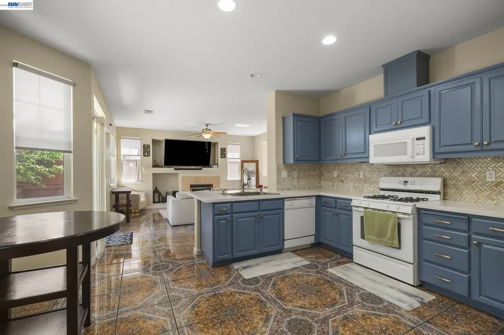 687 Rockspray Circle Pittsburg CA 94565