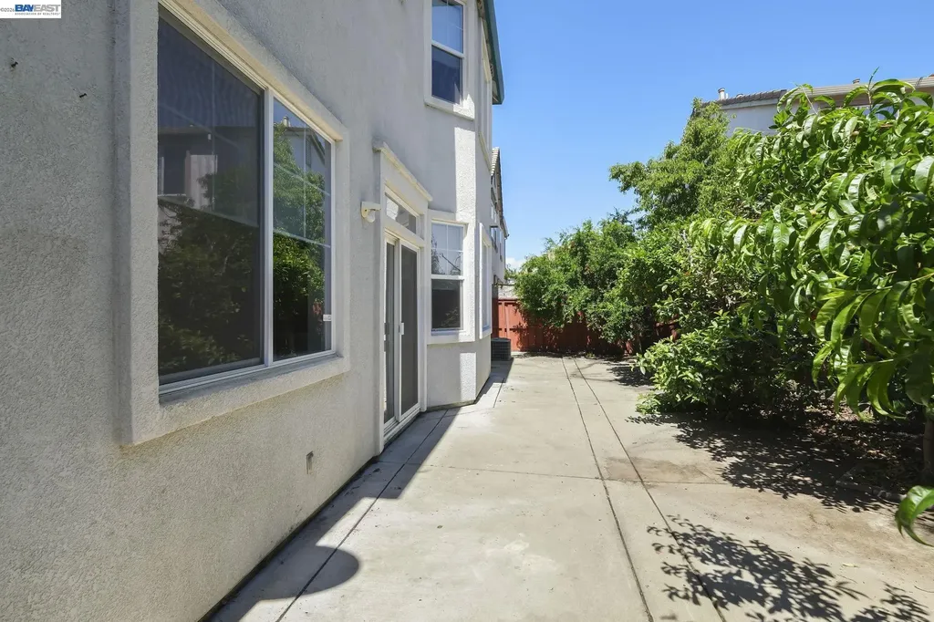 687 Rockspray Circle Pittsburg CA 94565