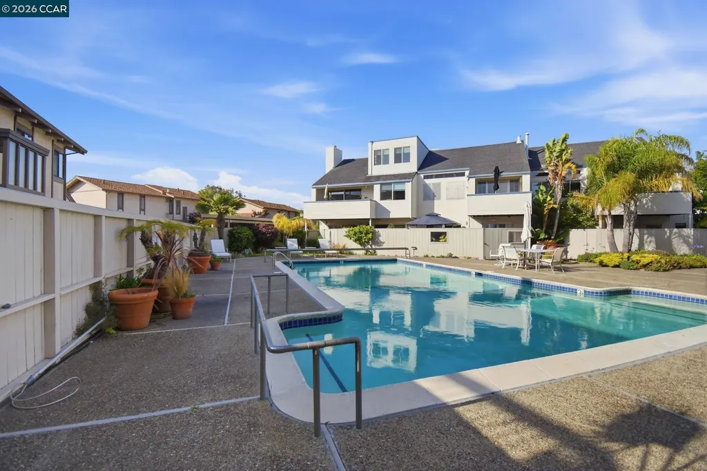 450 Cola Ballena Alameda CA 94501