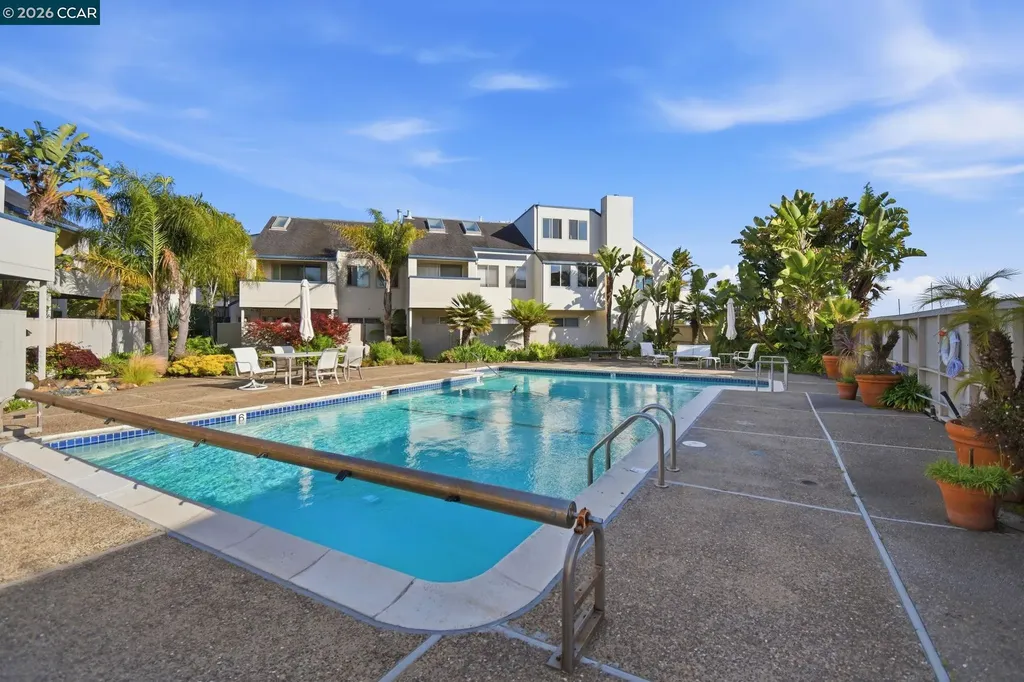 450 Cola Ballena Alameda CA 94501