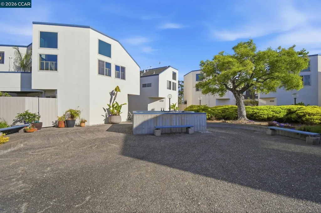 450 Cola Ballena Alameda CA 94501
