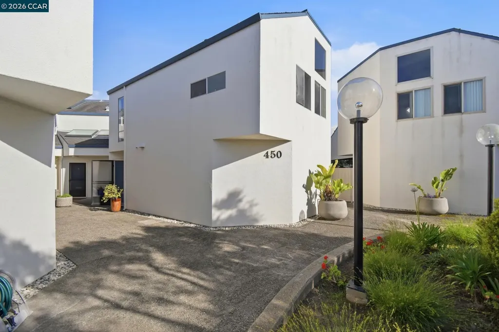 450 Cola Ballena Alameda CA 94501