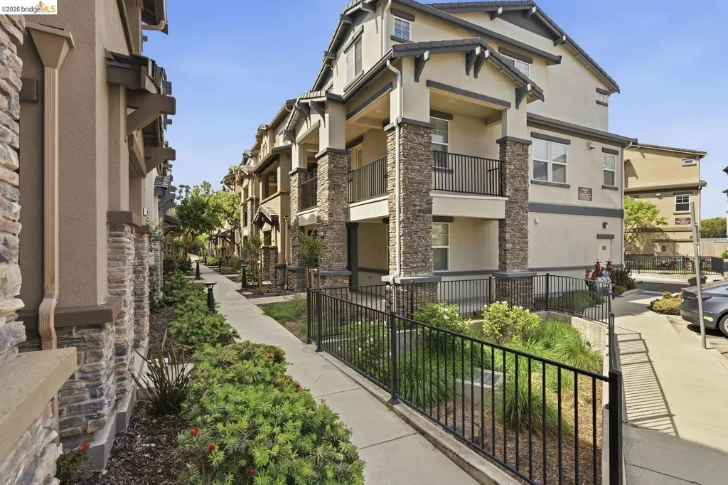24541 Blossom Acre Way Hayward CA 94544