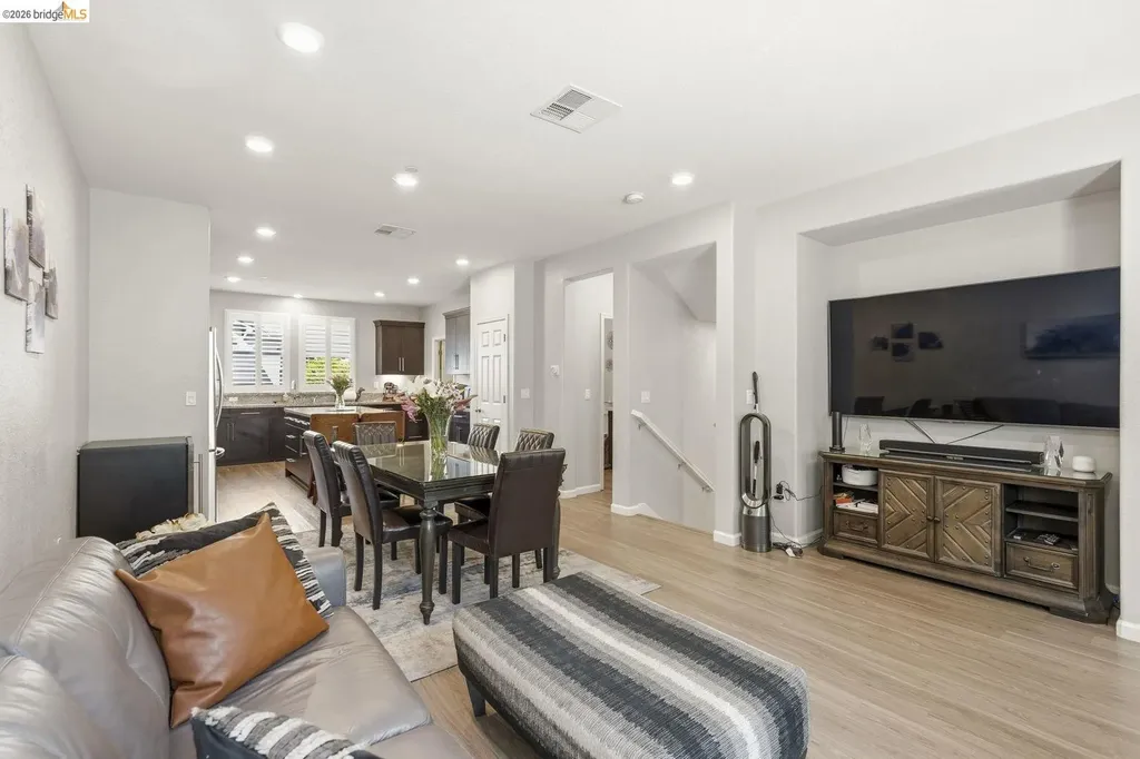 24541 Blossom Acre Way Hayward CA 94544