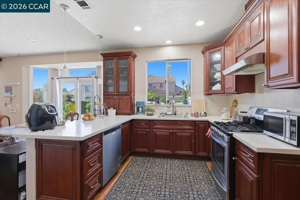 330 Bartlett Court Suisun City CA 94585
