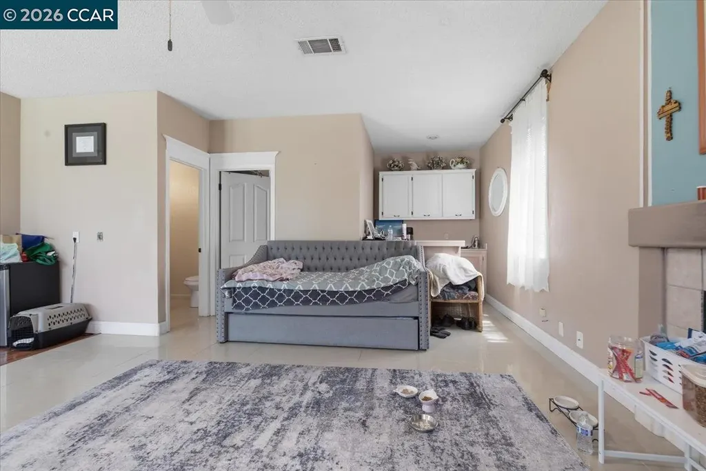 330 Bartlett Court Suisun City CA 94585