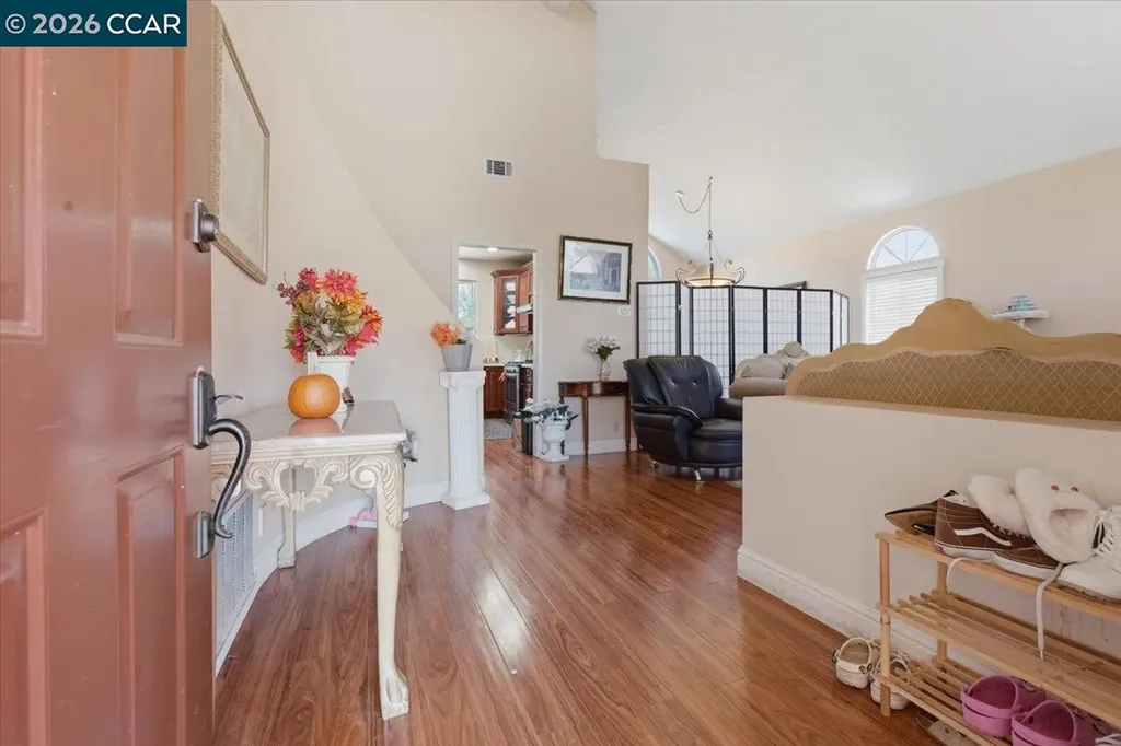 330 Bartlett Court Suisun City CA 94585
