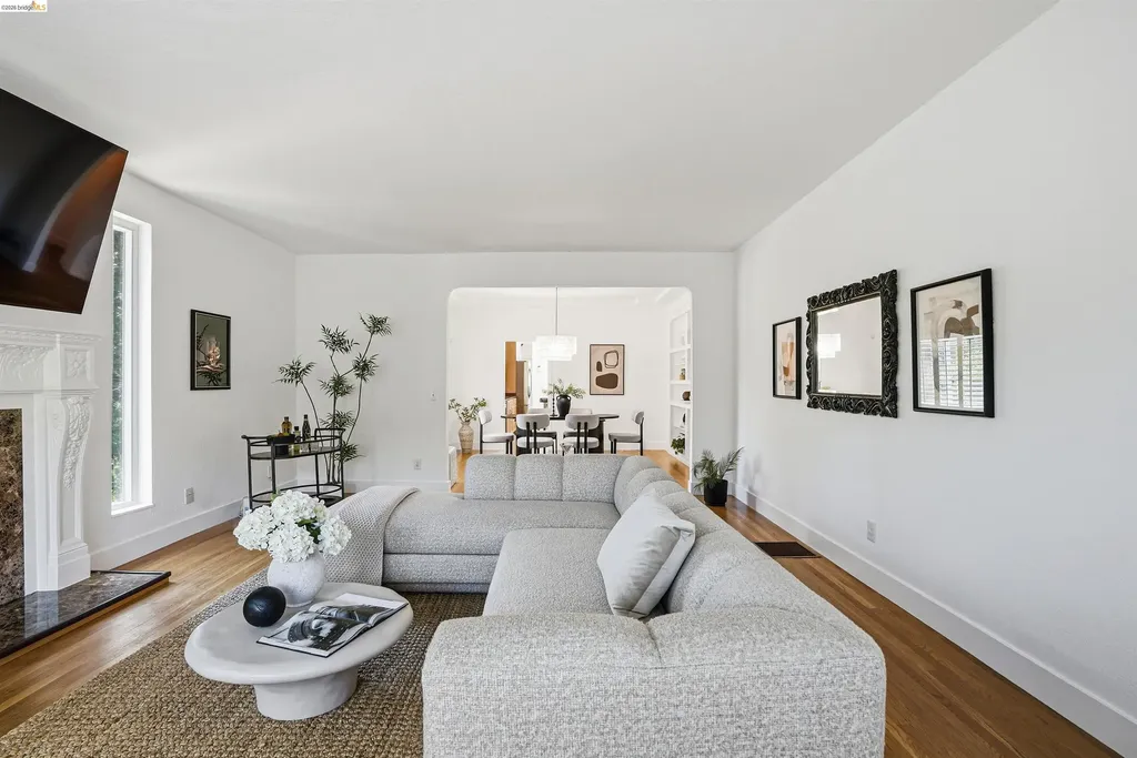 Oakland CA, 2237 Trafalgar Place