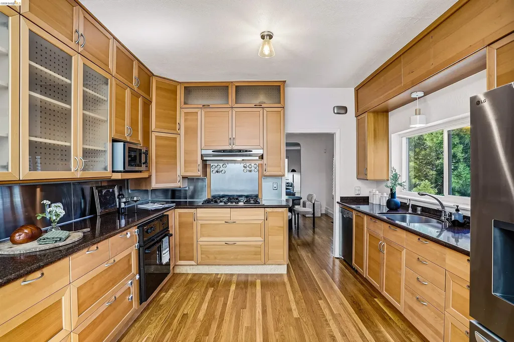 2237 Trafalgar Place Oakland CA 94611