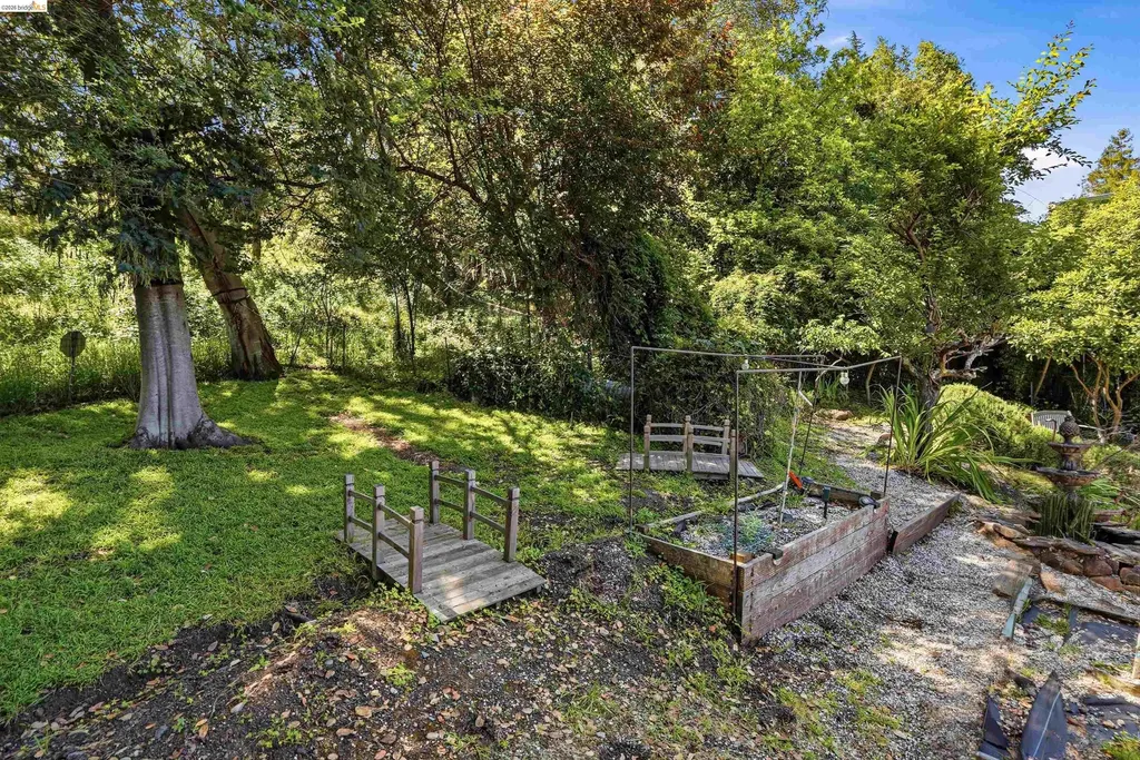2237 Trafalgar Place Oakland CA 94611