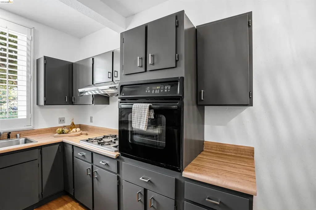 2237 Trafalgar Place Oakland CA 94611