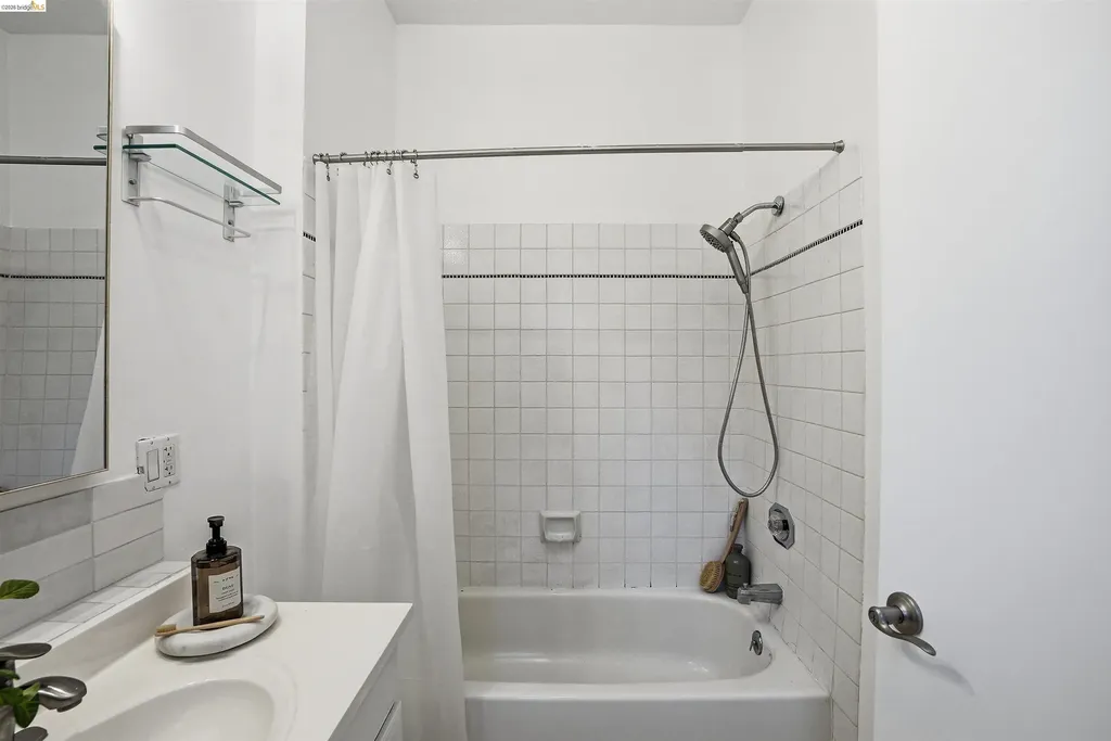 2237 Trafalgar Place Oakland CA 94611