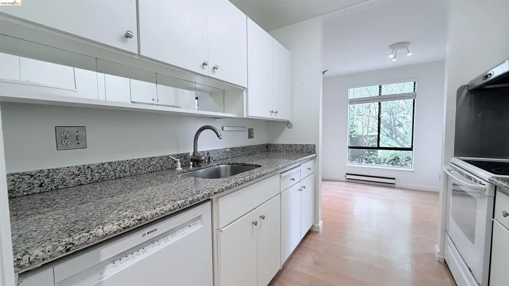 8 Admiral Drive Emeryville CA 94608