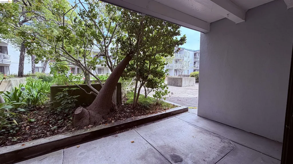 8 Admiral Drive Emeryville CA 94608