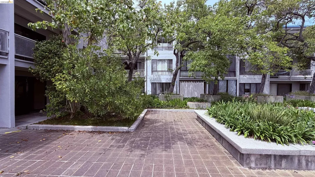 8 Admiral Drive Emeryville CA 94608