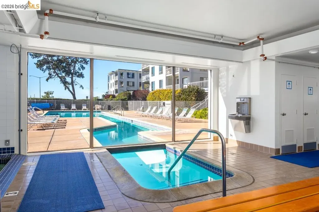 8 Admiral Drive Emeryville CA 94608