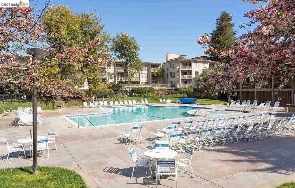 8 Admiral Drive Emeryville CA 94608