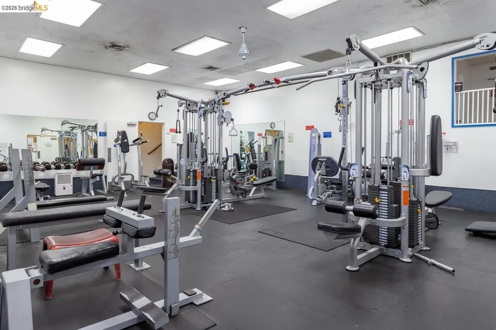 8 Admiral Drive Emeryville CA 94608