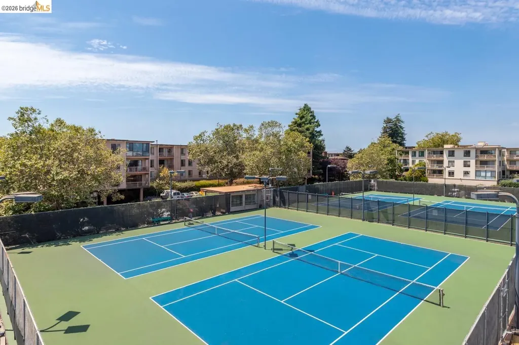 8 Admiral Drive Emeryville CA 94608