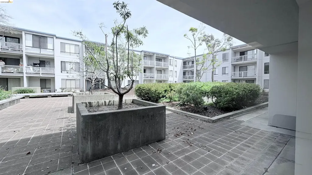 8 Admiral Drive Emeryville CA 94608