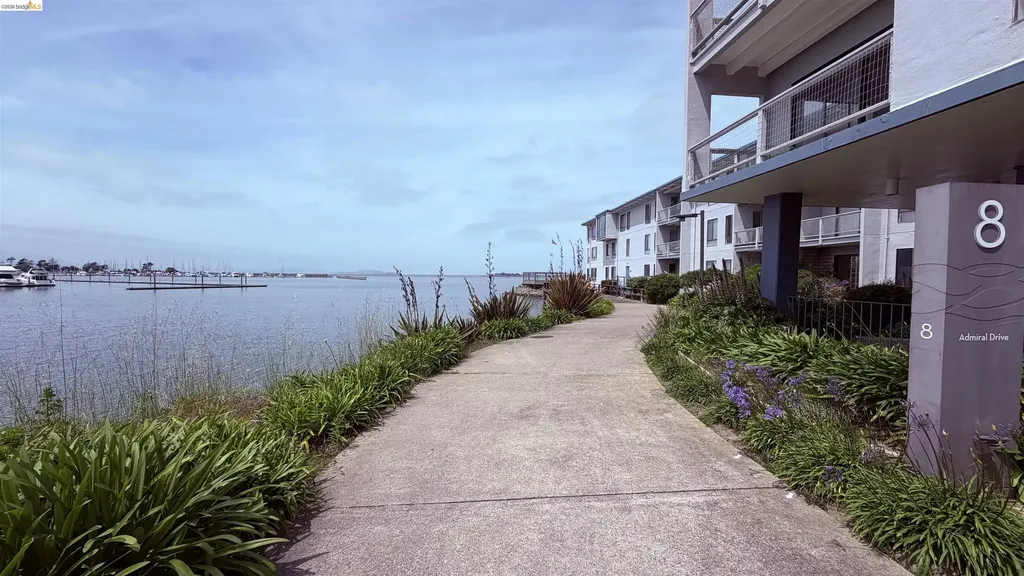 8 Admiral Drive Emeryville CA 94608
