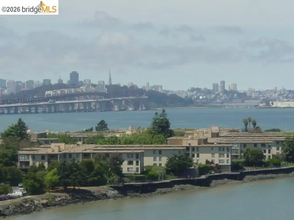 8 Admiral Drive Emeryville CA 94608