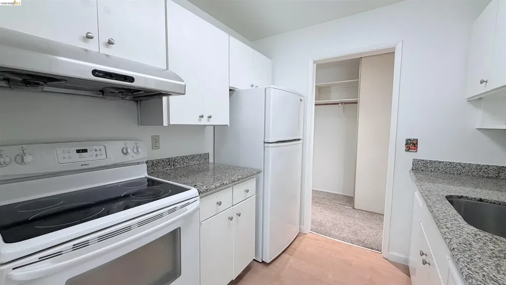 8 Admiral Drive Emeryville CA 94608