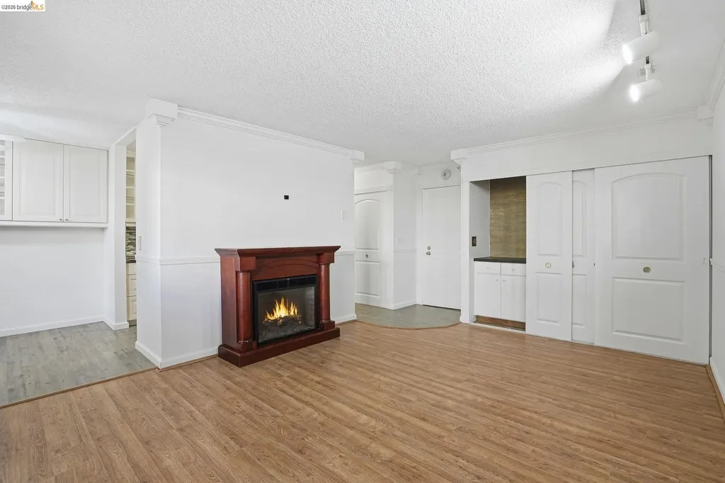2 Admiral Drive Emeryville CA 94608