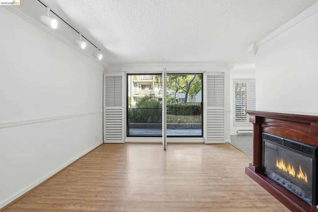 2 Admiral Drive Emeryville CA 94608