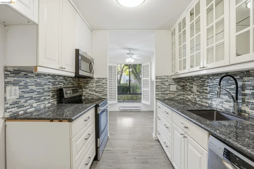 2 Admiral Drive Emeryville CA 94608