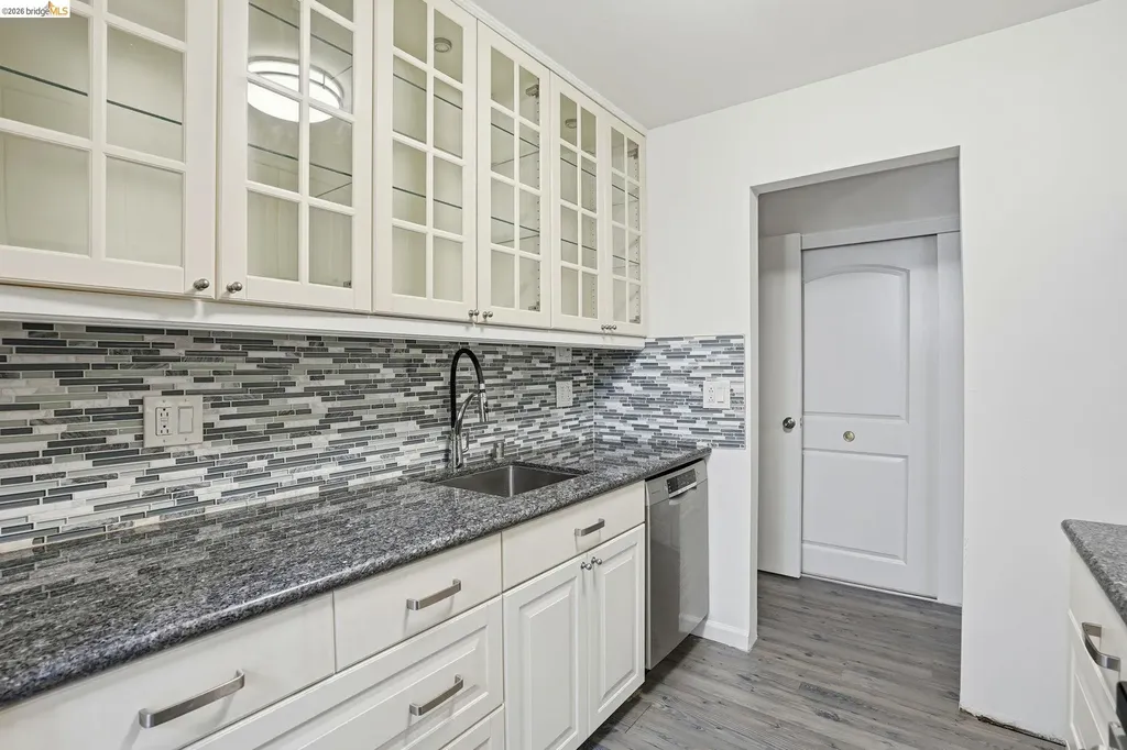 2 Admiral Drive Emeryville CA 94608