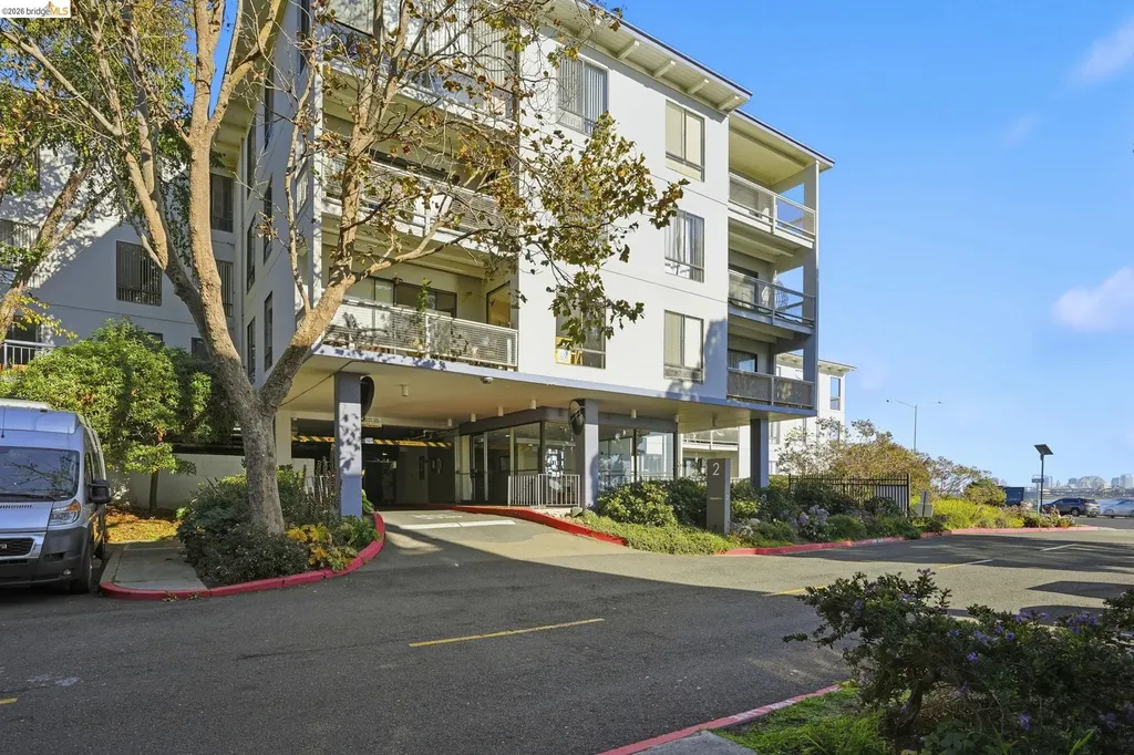 2 Admiral Drive Emeryville CA 94608
