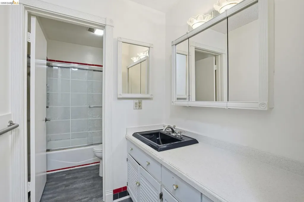 2 Admiral Drive Emeryville CA 94608