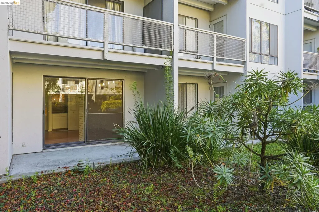 2 Admiral Drive Emeryville CA 94608