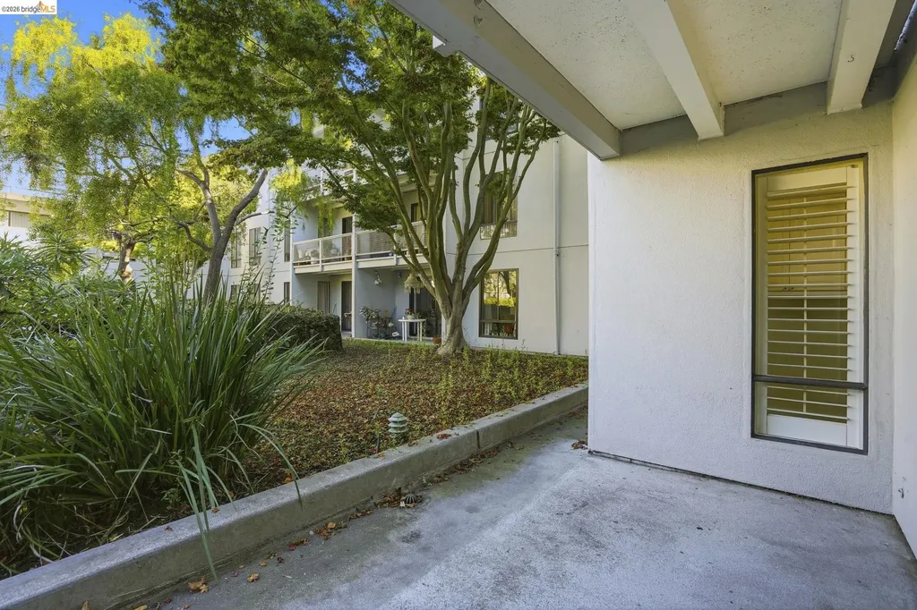 2 Admiral Drive Emeryville CA 94608