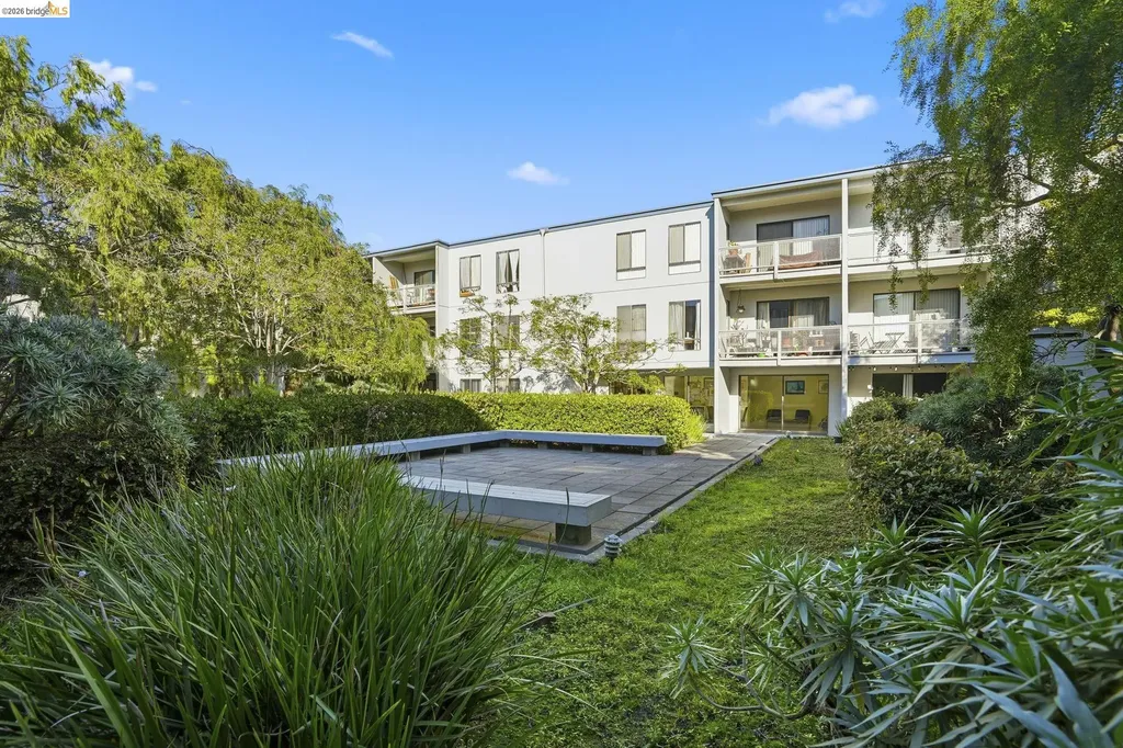 2 Admiral Drive Emeryville CA 94608