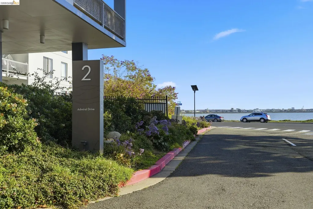 2 Admiral Drive Emeryville CA 94608