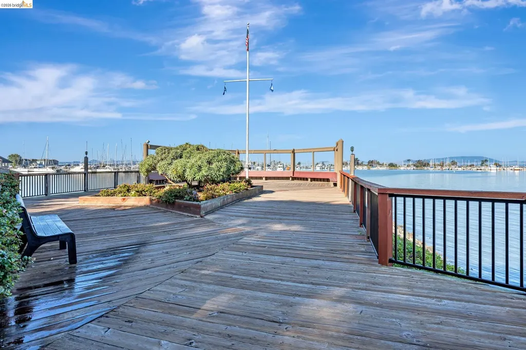 2 Admiral Drive Emeryville CA 94608