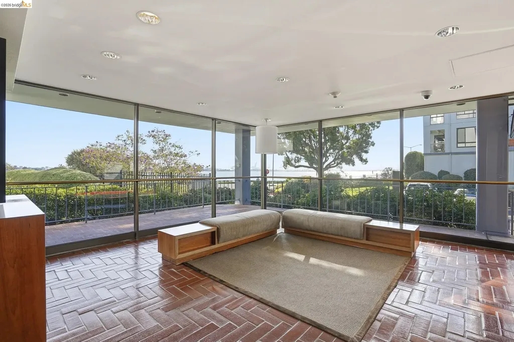 2 Admiral Drive Emeryville CA 94608