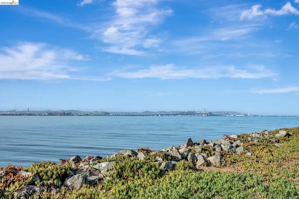 2 Admiral Drive Emeryville CA 94608