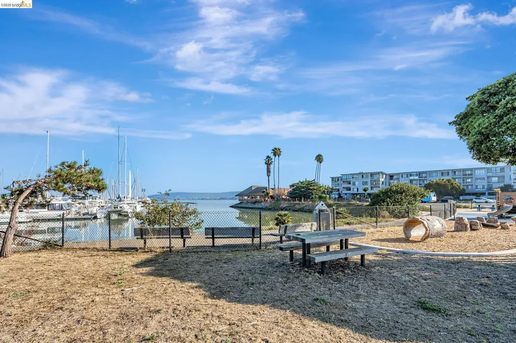 2 Admiral Drive Emeryville CA 94608