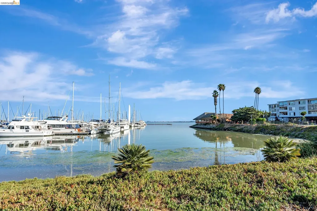 2 Admiral Drive Emeryville CA 94608