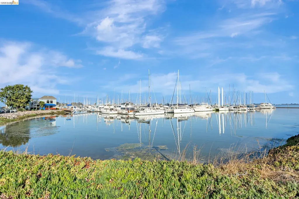 2 Admiral Drive Emeryville CA 94608