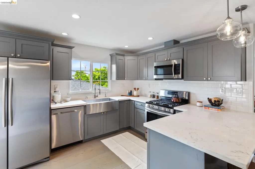 4086 Laguna Avenue Oakland CA 94602