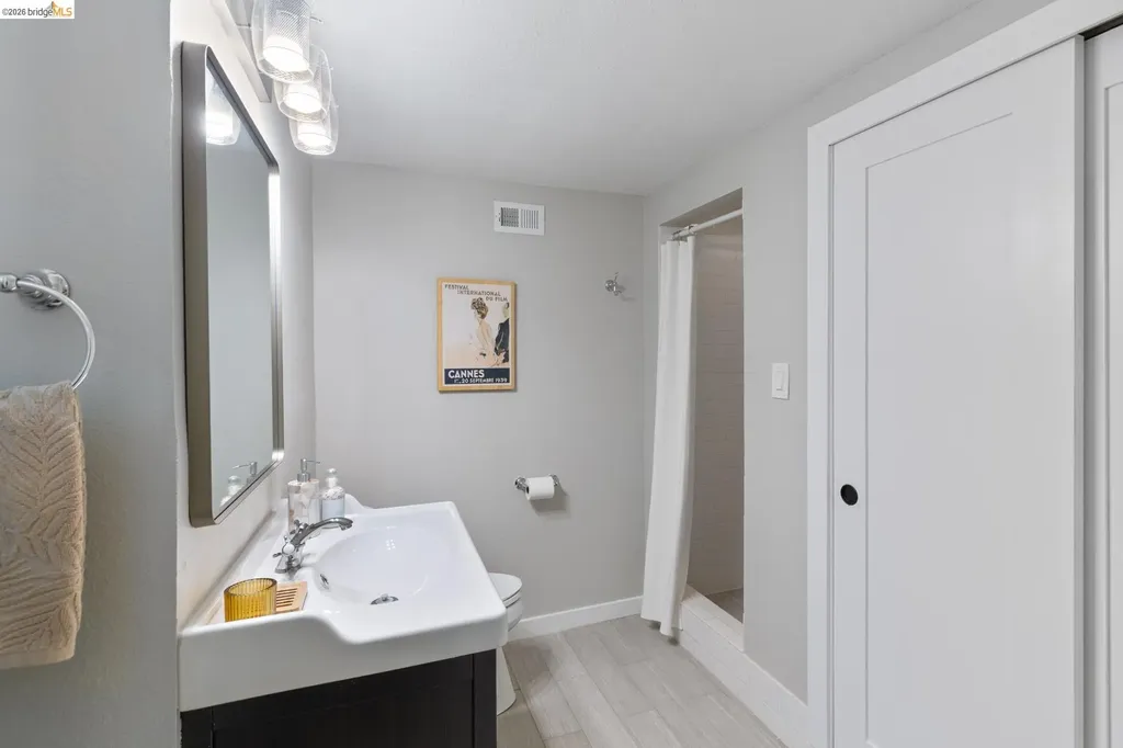 4086 Laguna Avenue Oakland CA 94602